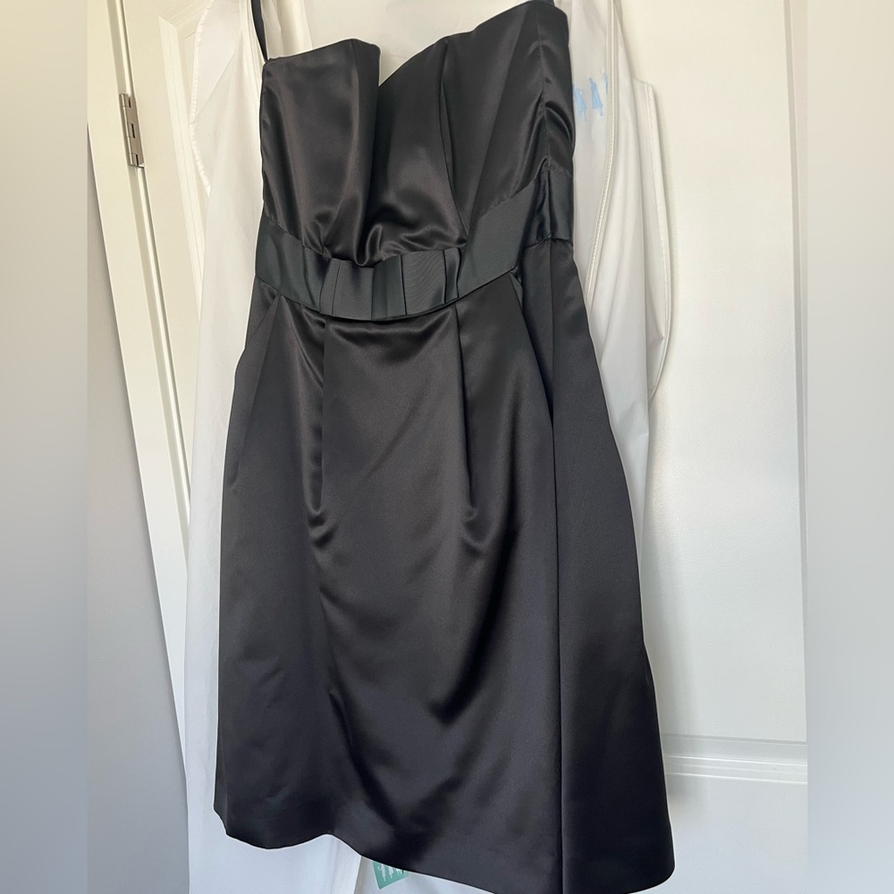 Black strapless dress with pockets
